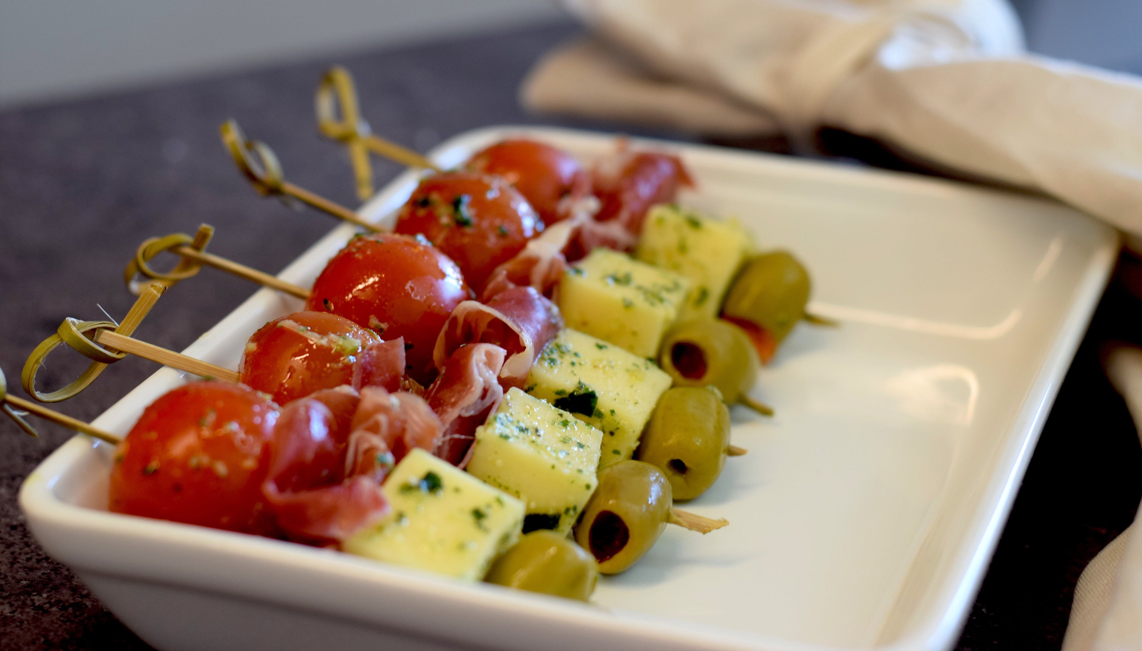 Pack 10 unidades- Brocheta Caprese de cabra y serrano