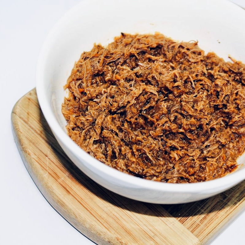 Carne desmechada al vino tinto