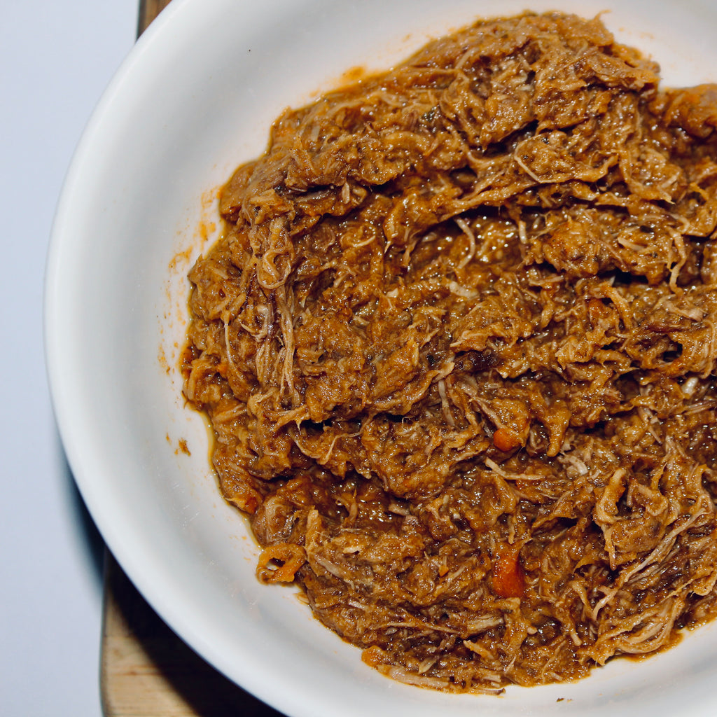 Carne desmechada al vino tinto